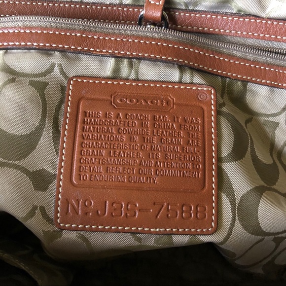 Vintage Coach White Leather “Hampton” Handbag - Picture 8 of 15